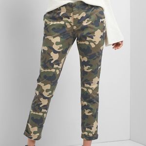 GAP girlfriend chinos in camo pattern